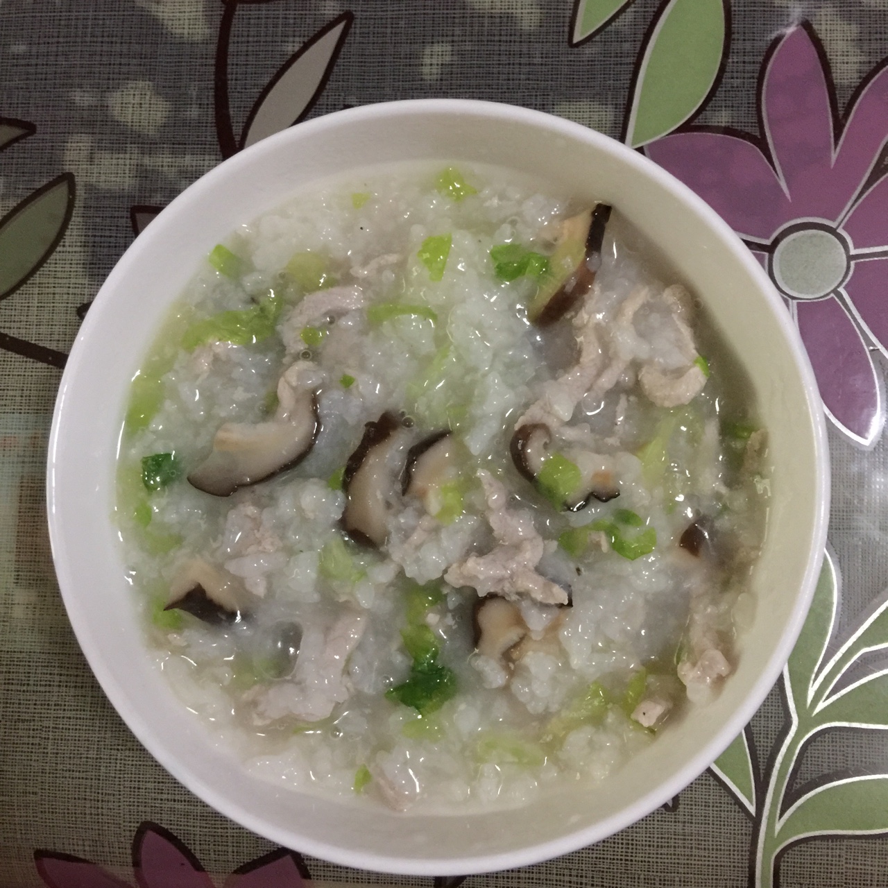 太阳雨qhv5做的香菇鸡肉粥