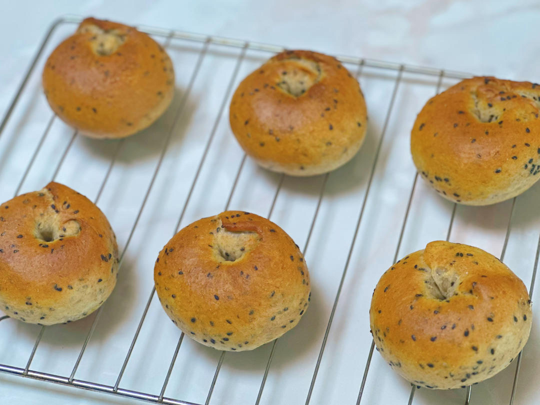 黑芝麻全麦贝果