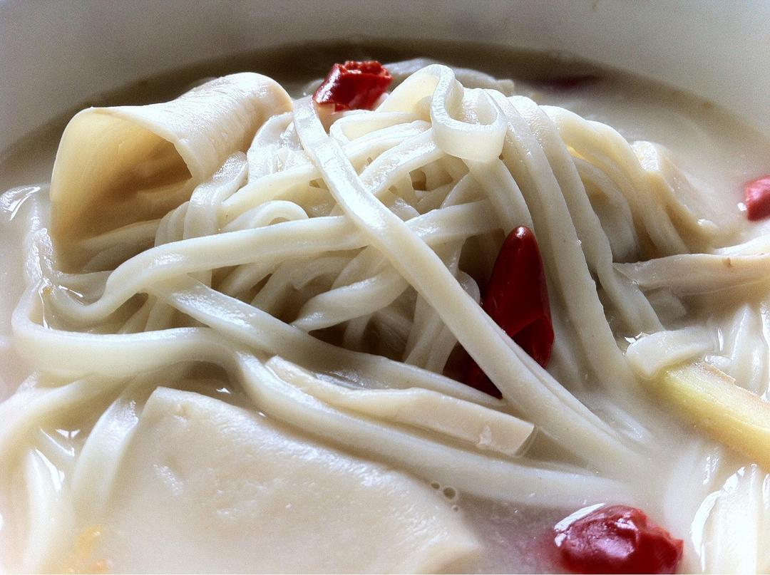 仙菇骨汤面的做法