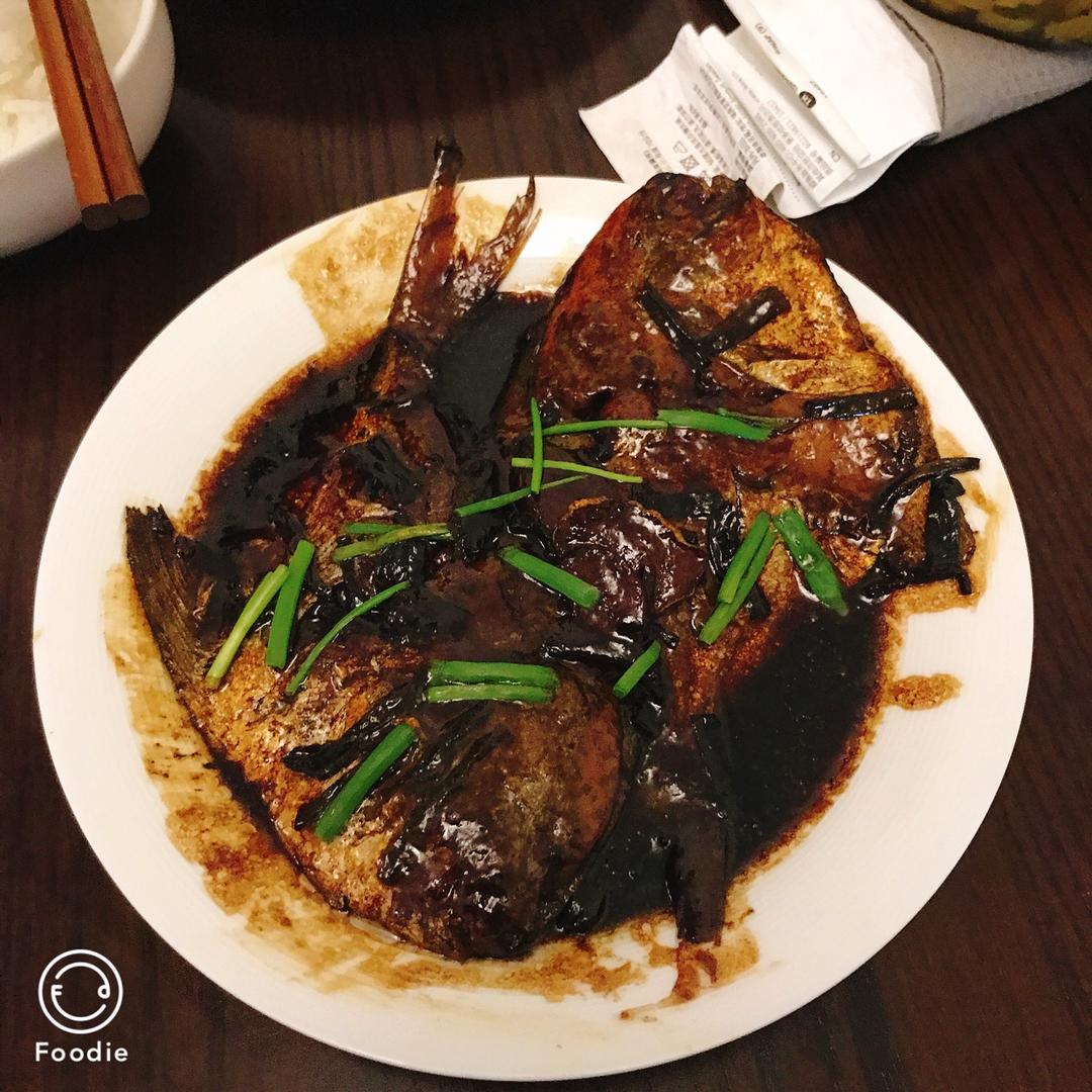 传统中式红烧平鱼