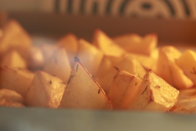 一定要做给孩子吃的《百里香奥尔良土豆块》有了它，从此孩子戒掉油炸的薯条，简单又快手分分钟让孩子崇拜你……的做法