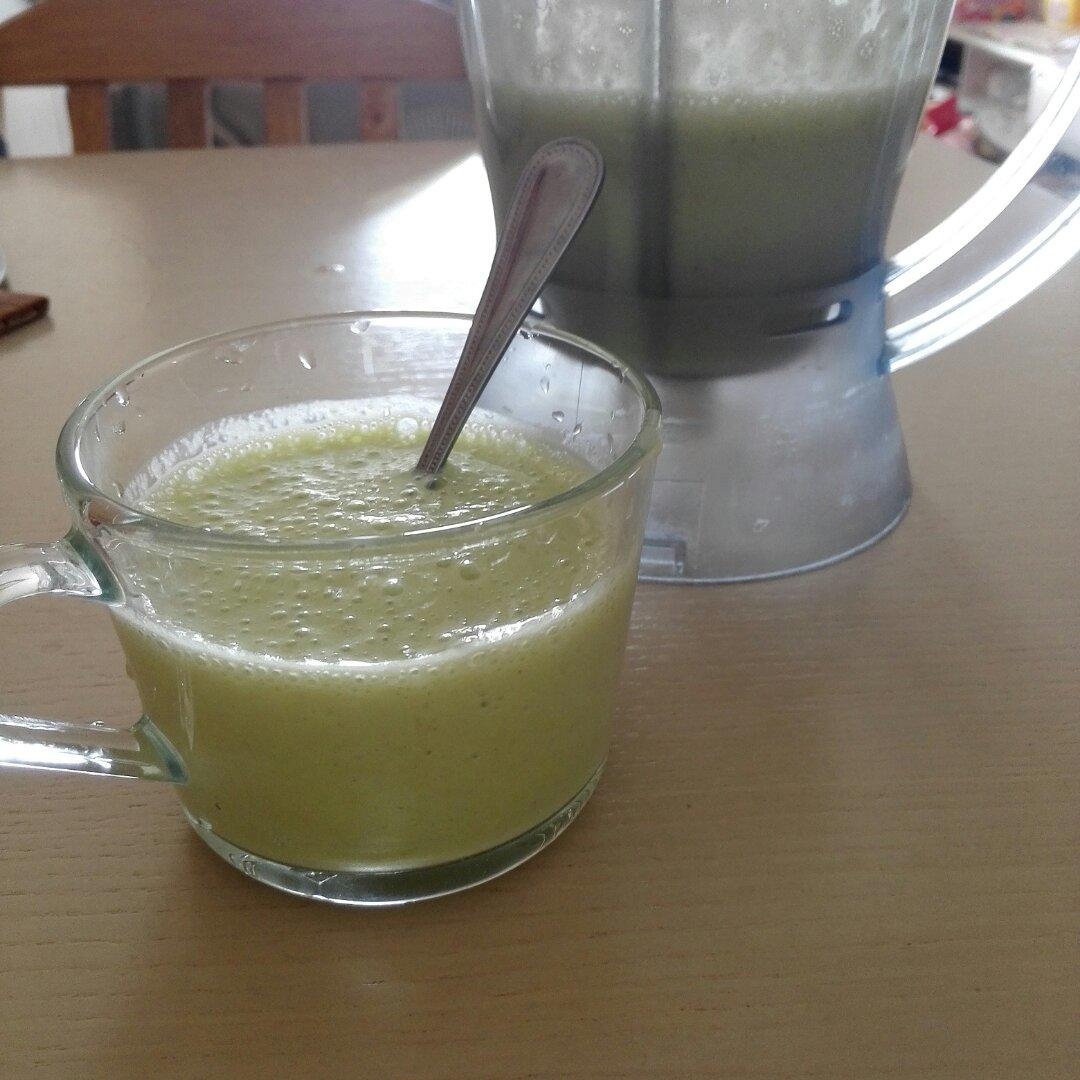 雪梨蜂蜜牛油果奶昔