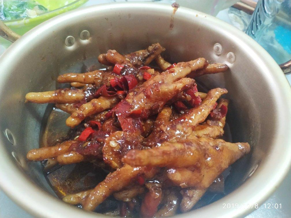 香辣过瘾的红烧酱香鸡爪，好吃到连骨头都不想放过