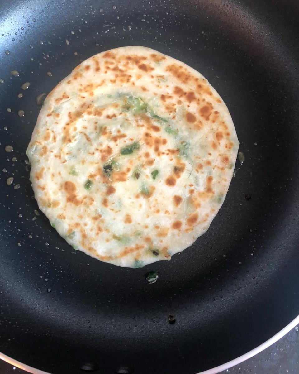 烫面葱油饼（家常简单版）