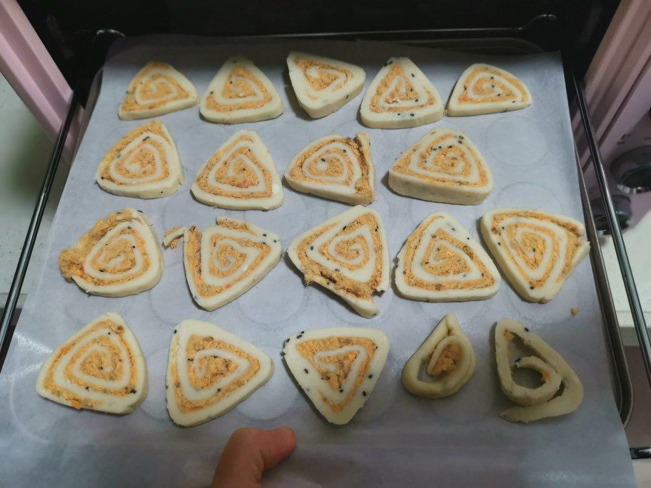 咸蛋黄肉松饼干