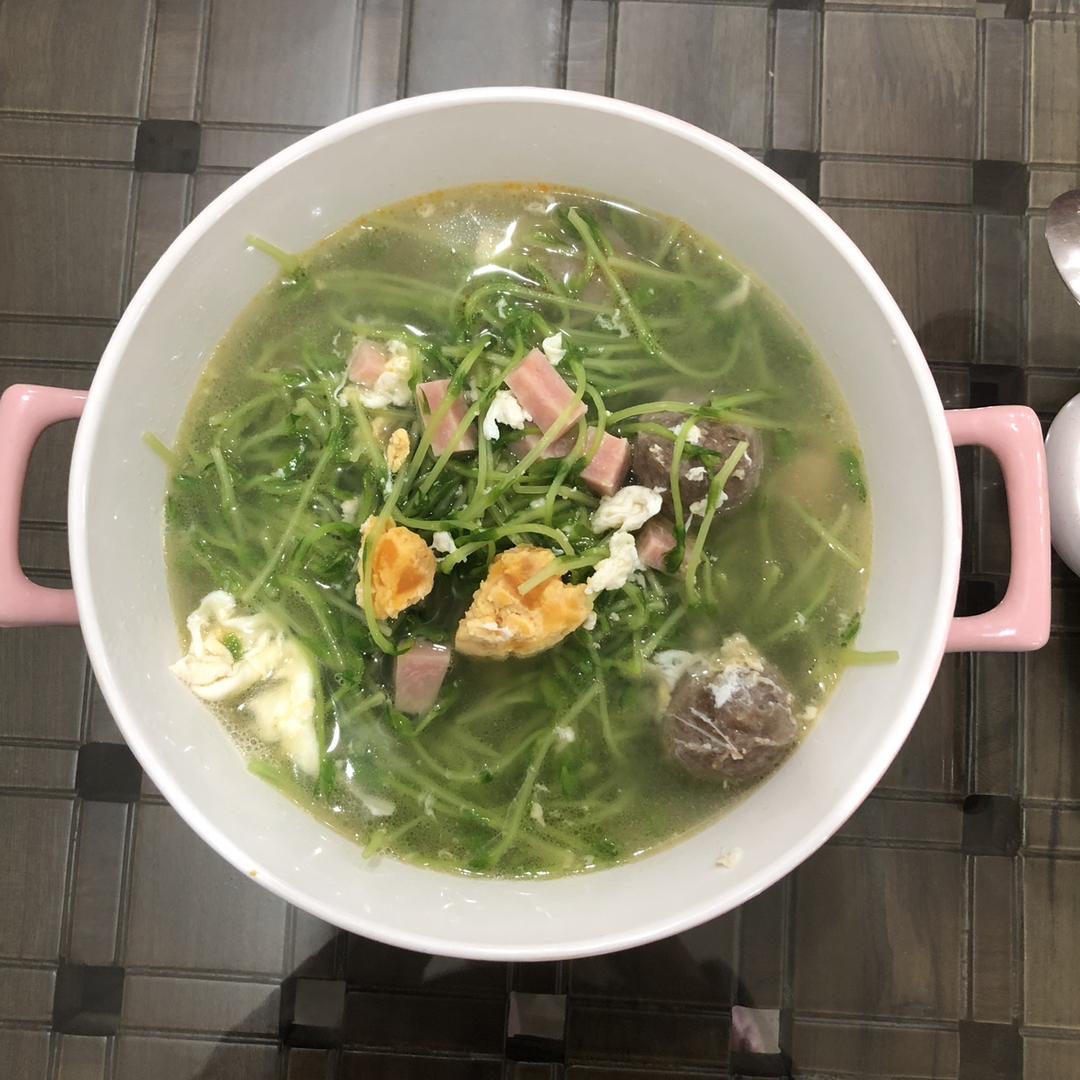 豌豆苗牛丸汤