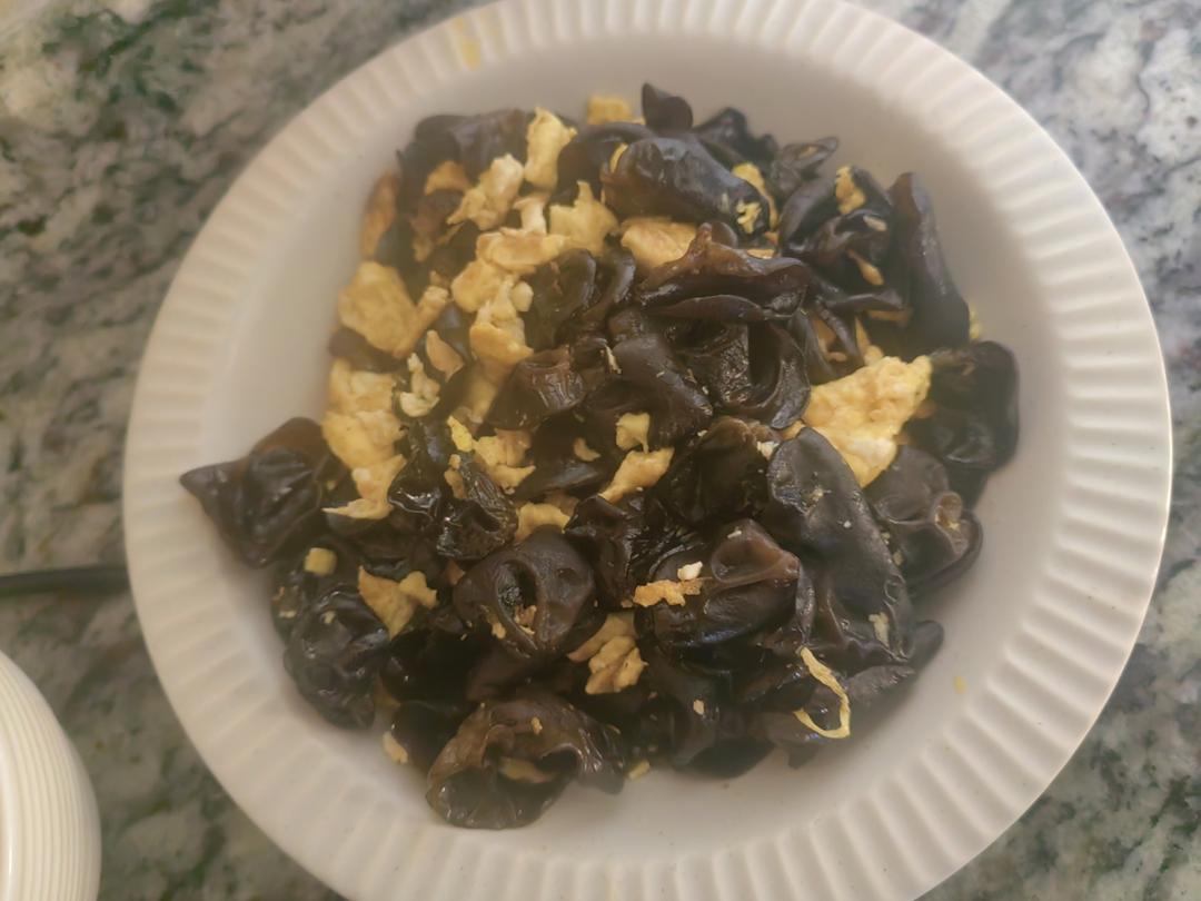 鱼香黑木耳炒蛋（泡发黑木耳）