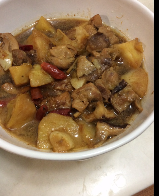 香菇土豆炖鸡肉