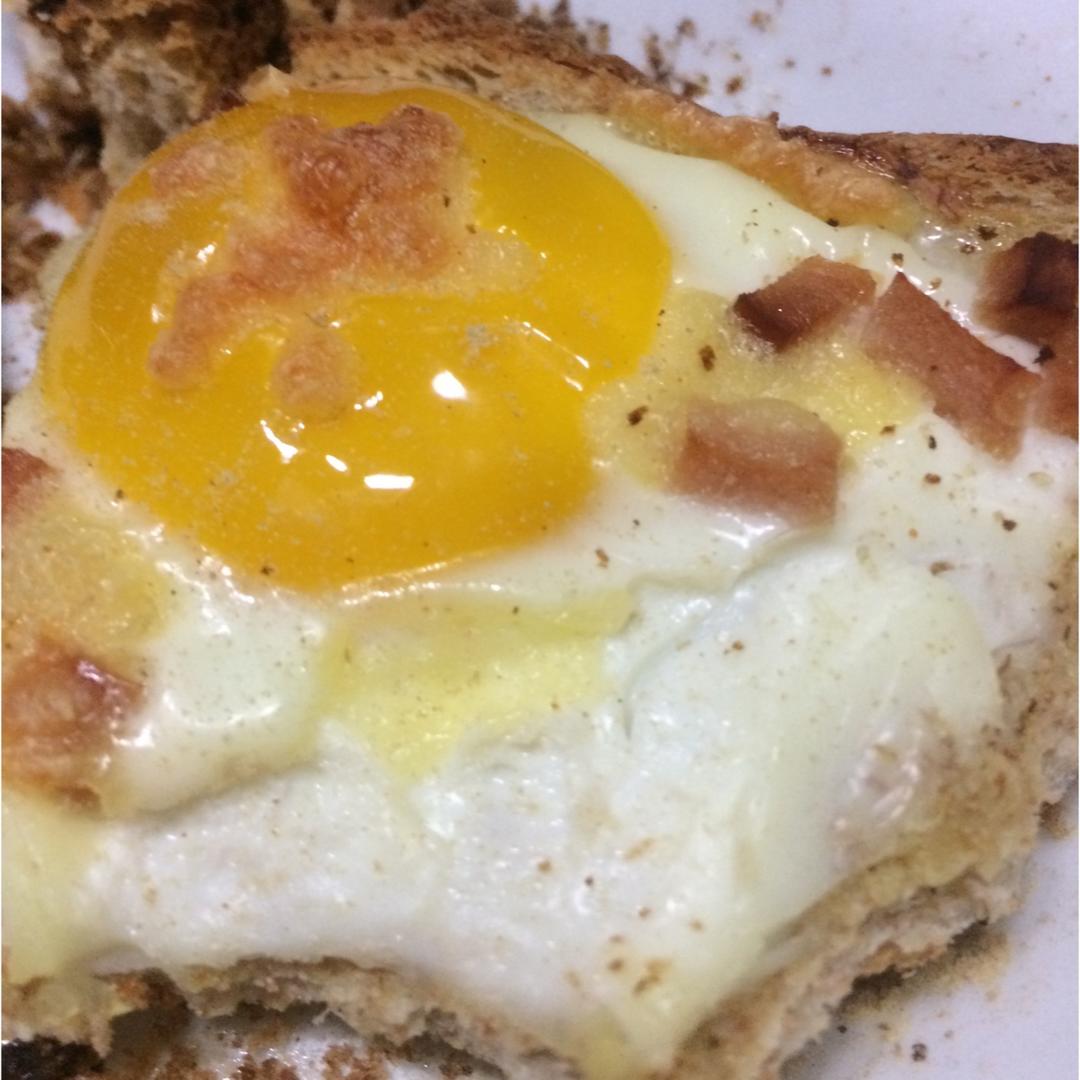 鸡蛋火腿烤吐司