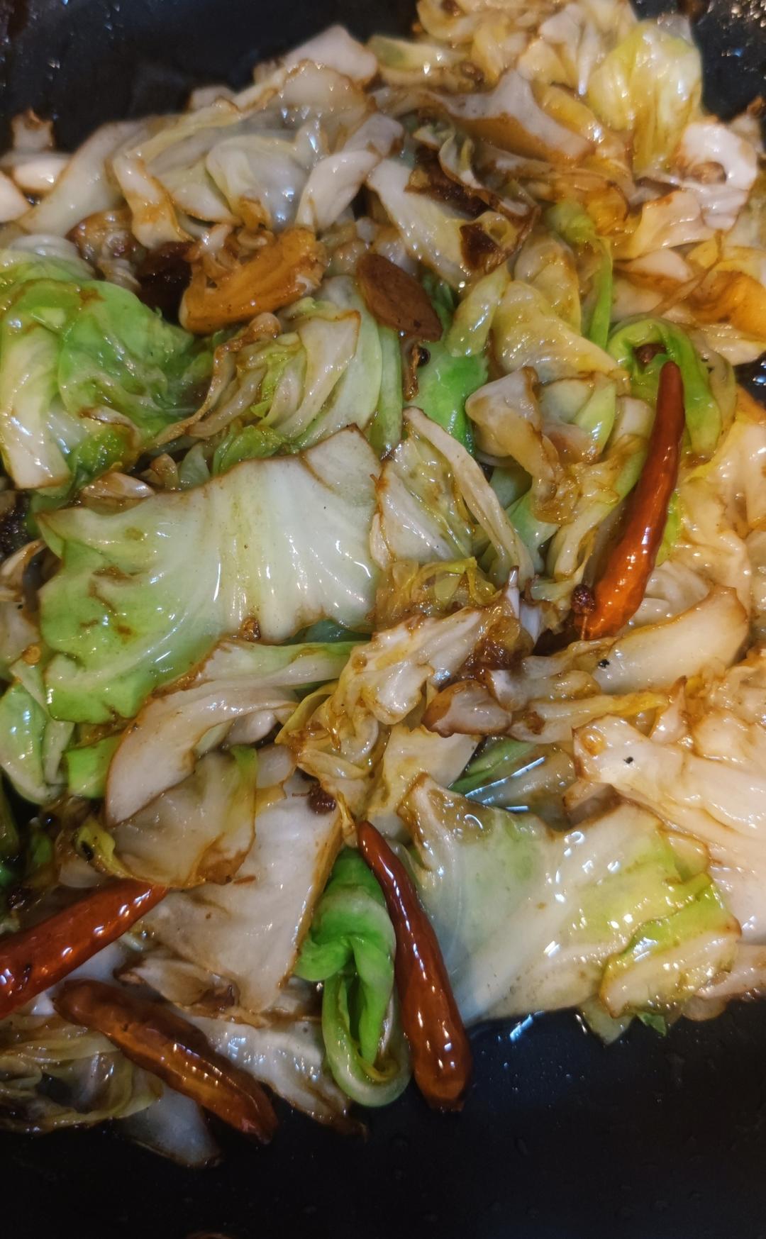 厨师长教你：“手撕包菜”的家常做法,简单又不失美味