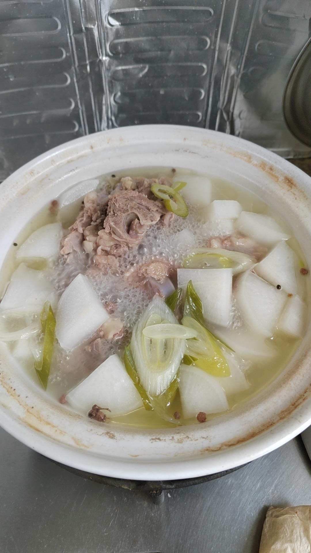 懒人版滩羊排萝卜汤锅
