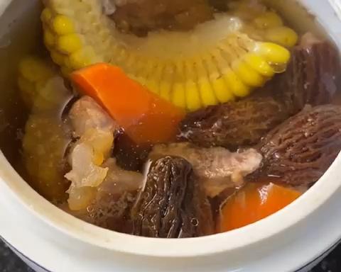 羊肚菌瘦肉汤的做法