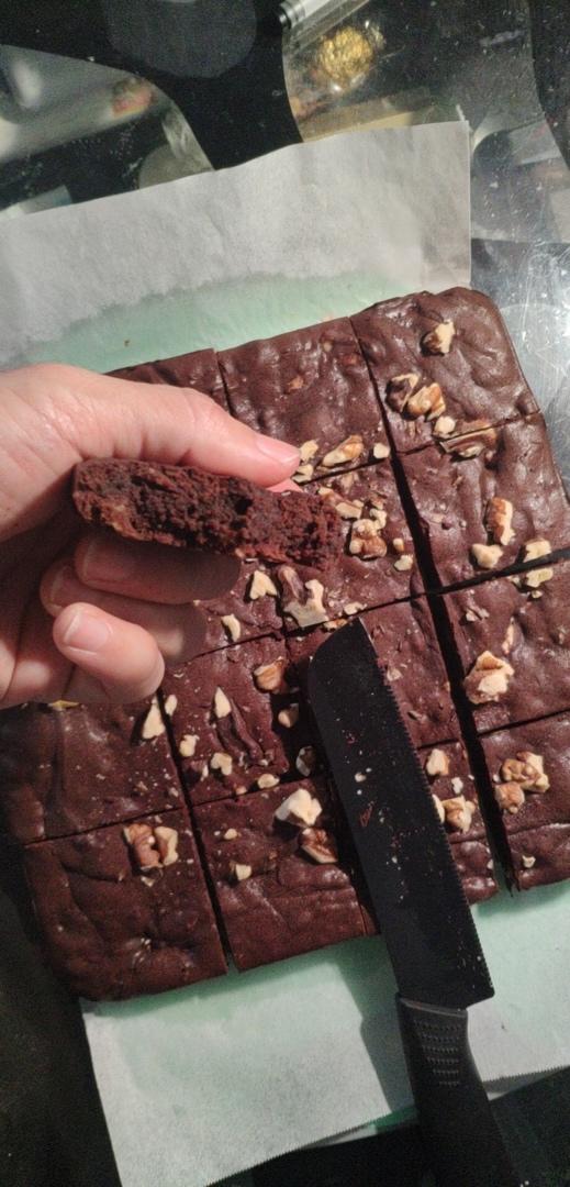 香味浓郁的巧克力布朗尼蛋糕