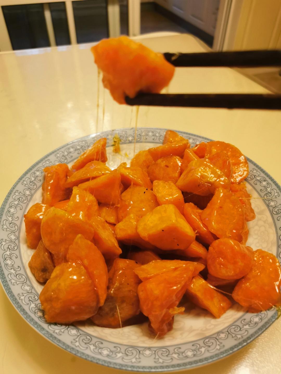 厨师长教你：“拔丝红薯”的家常做法，能拔出1米以上的糖丝