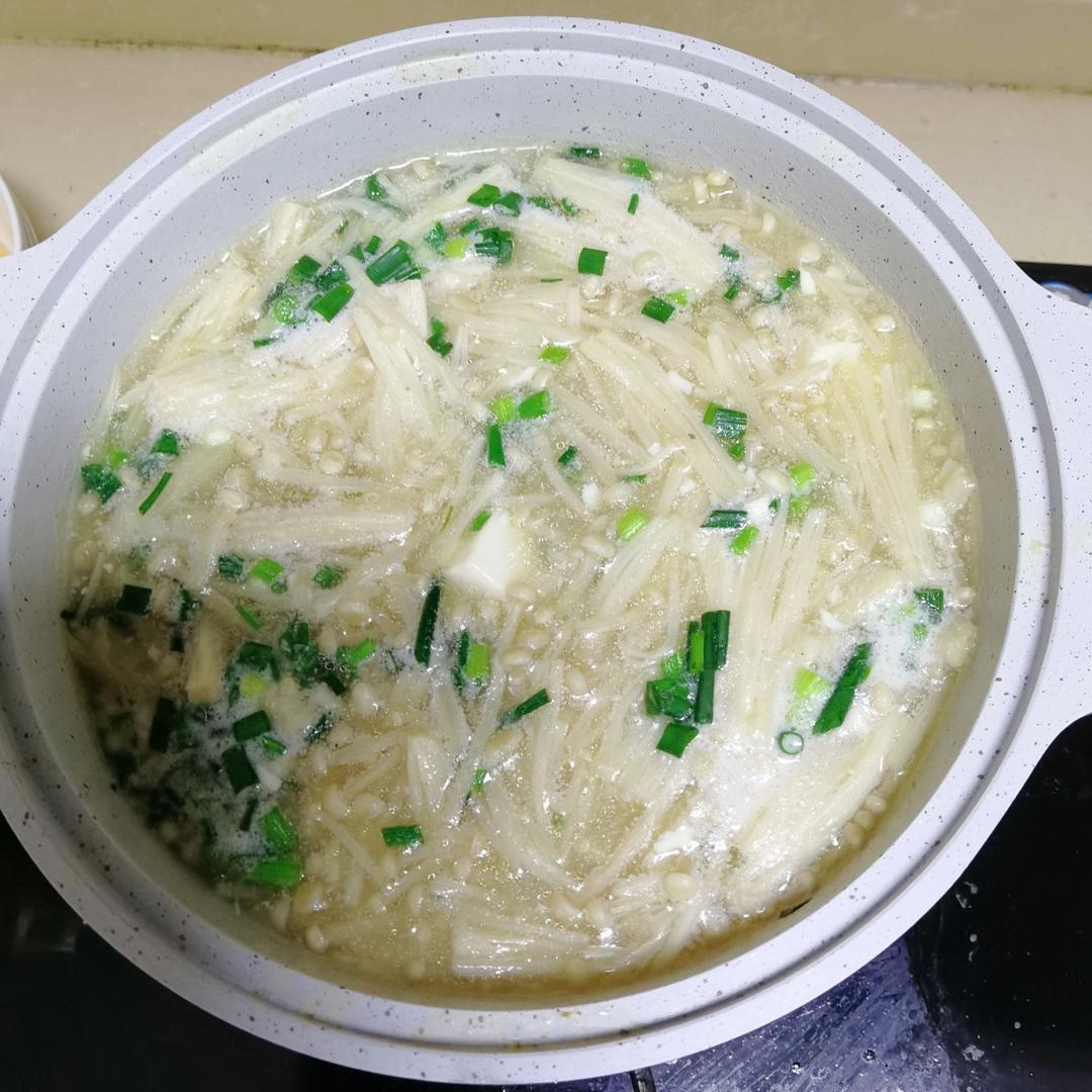 【咸肉金针菇豆腐羹】