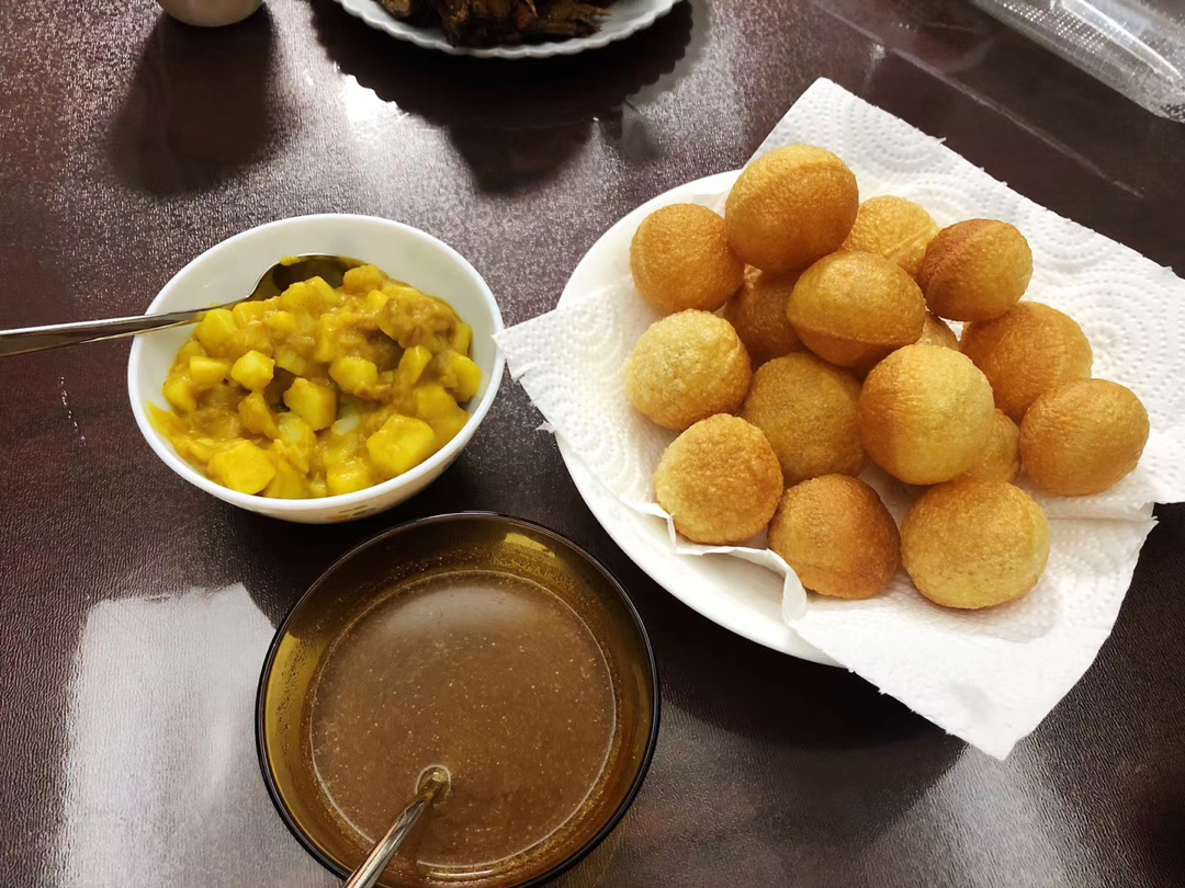 印度街头小吃panipuri小脆球，灵魂绿汤自制红汤，消磨时间且非常上头