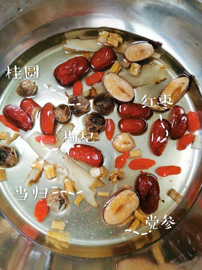 当归红枣枸杞炖鸡汤