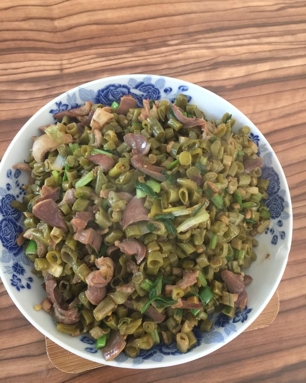 酸豆角炒鸡胗
