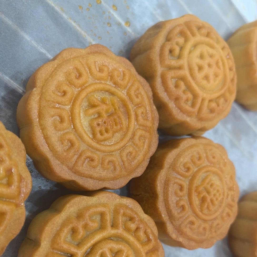 广式月饼—蛋黄莲蓉月饼