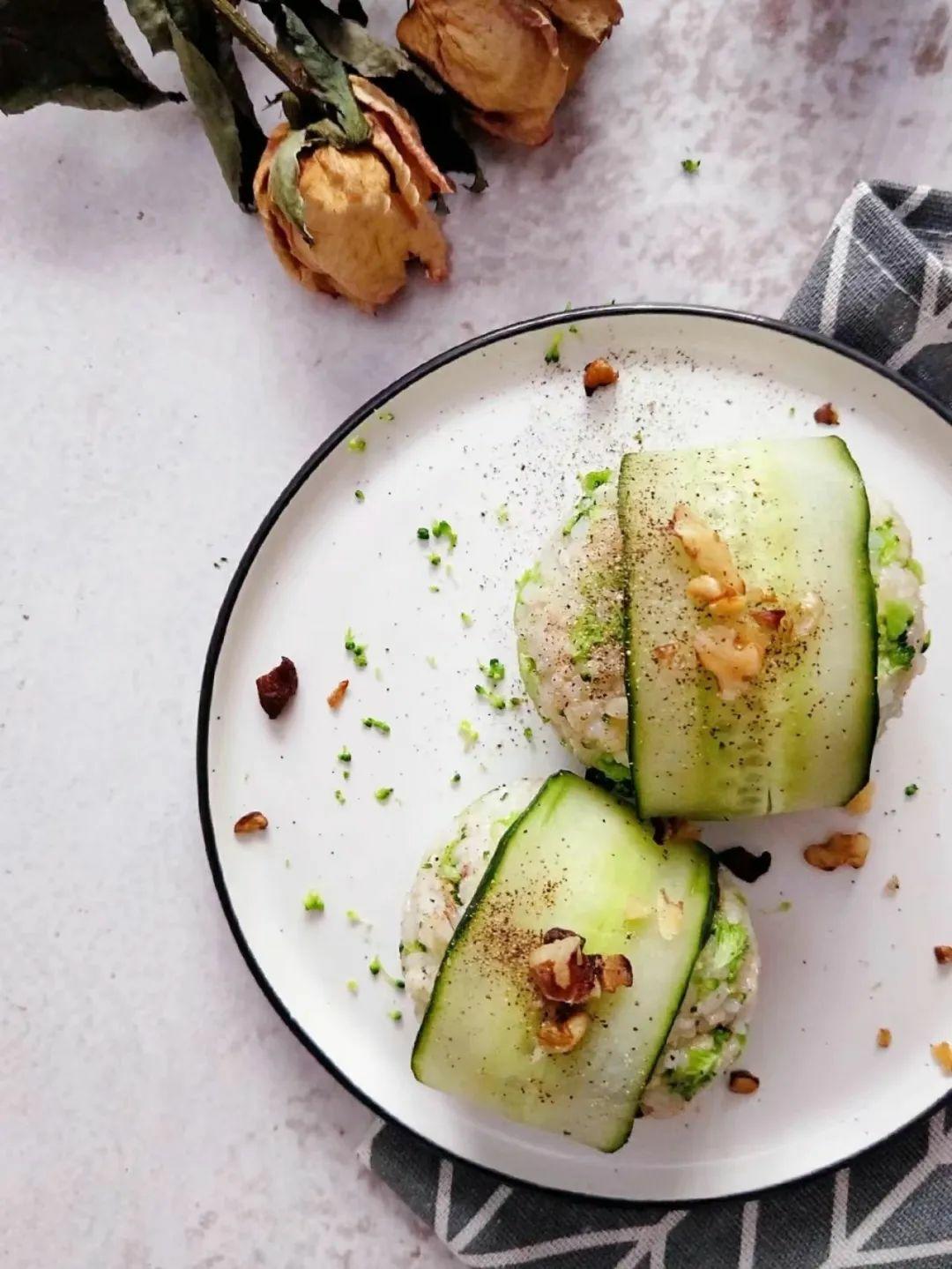 糙米西兰花饭团