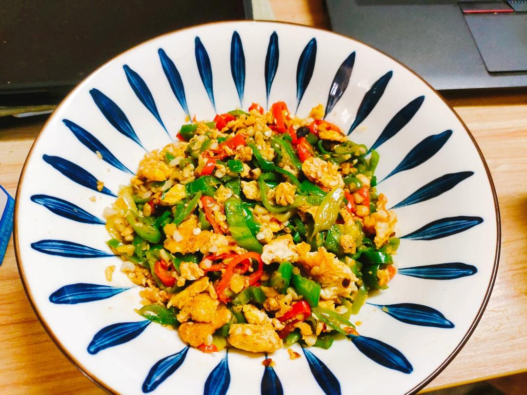 不一样的辣椒炒鸡蛋～下饭神器!
