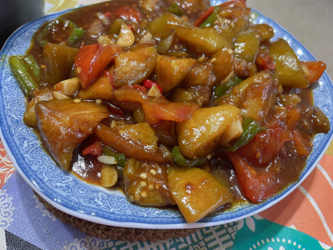 红烧茄子（佐西红柿尖椒）