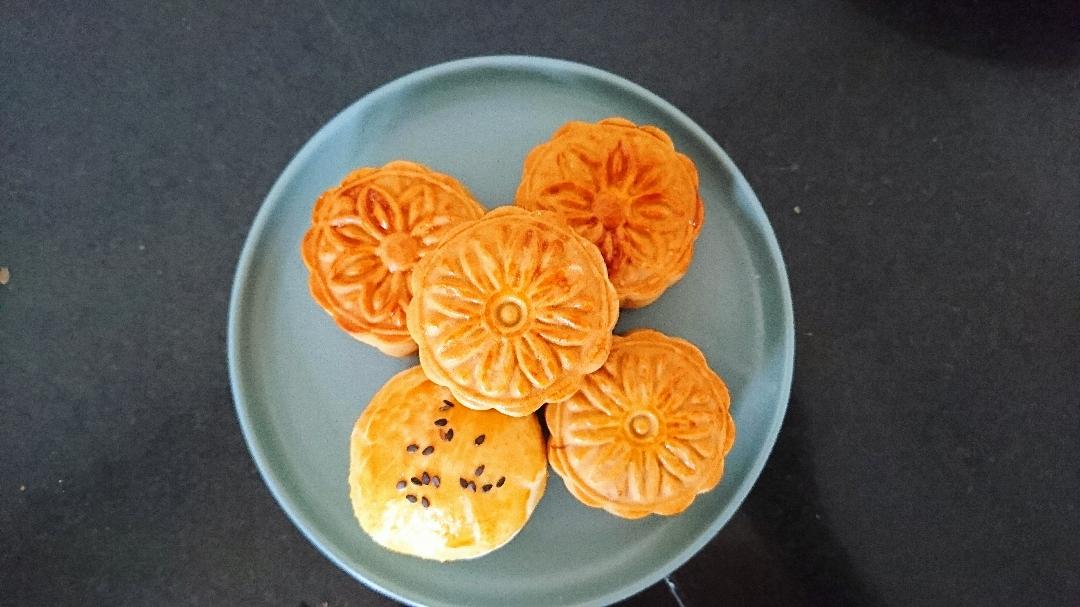 广式月饼—蛋黄莲蓉月饼