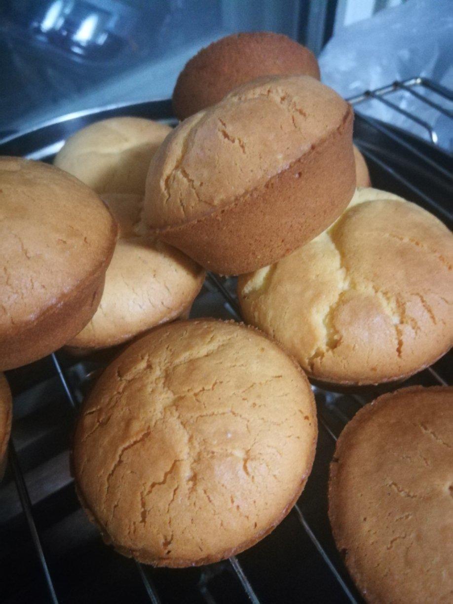 香香糯糯 米香味儿十足 糯米小蛋糕