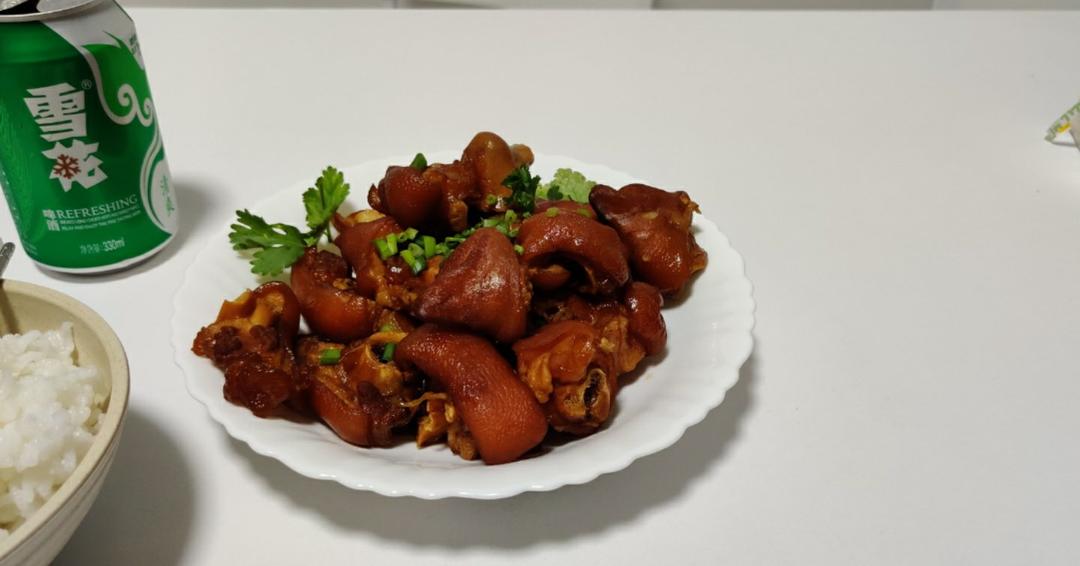 美味的家常菜：红烧猪蹄