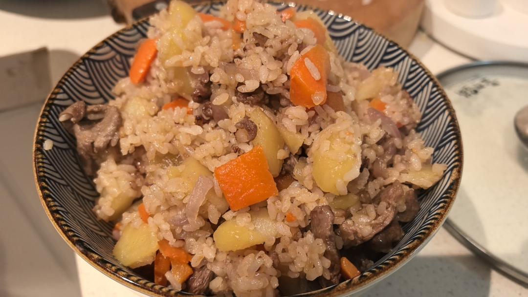 喷香羊肉焖饭