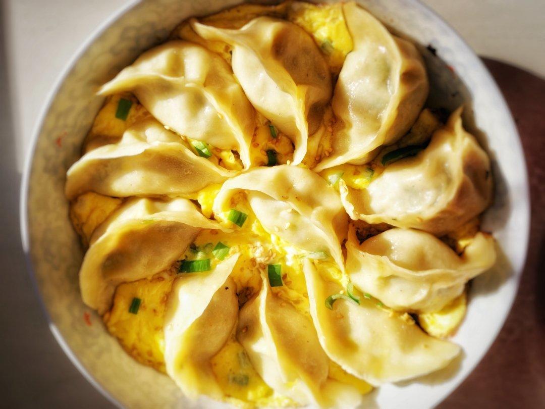 网红饺子鸡蛋锅贴