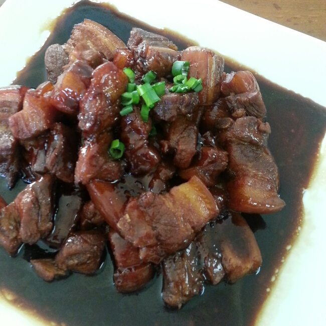 吃着碗里望着锅里的红烧肉