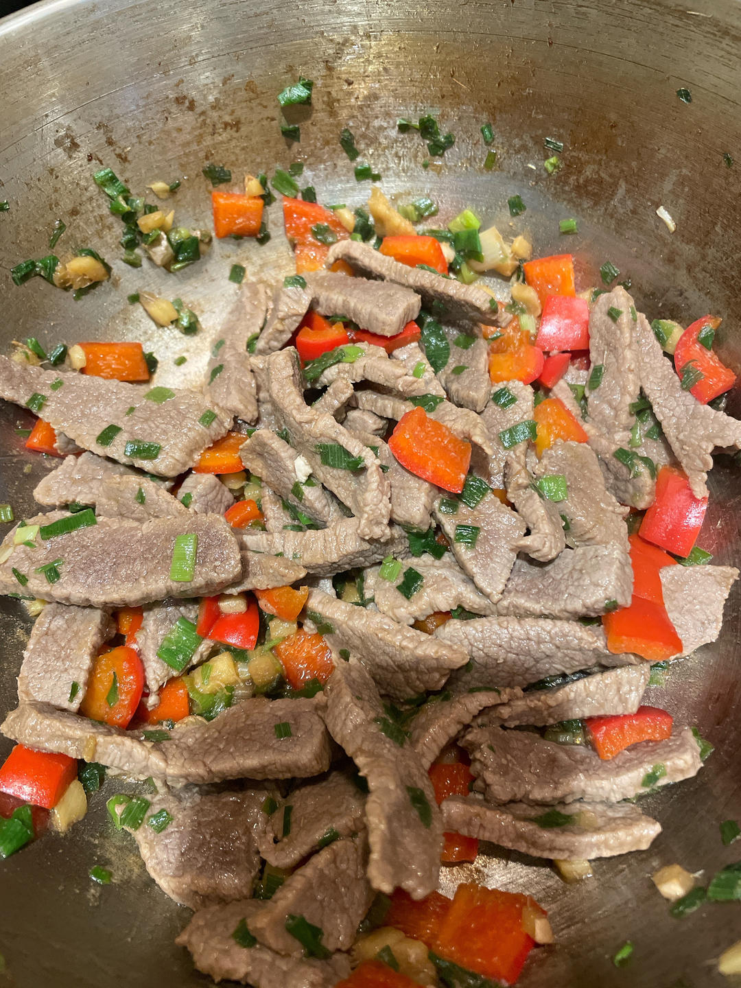 厨师长教你：“葱爆牛肉”的家常做法，葱香味浓郁先收藏起来