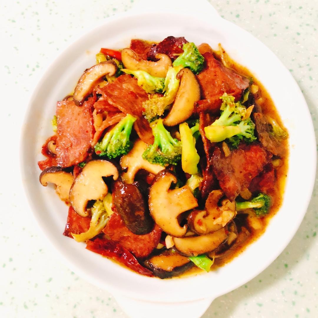 西兰花香菇炒培根