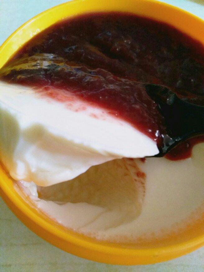 健康的豆腐“布丁”绝对的纯素安全