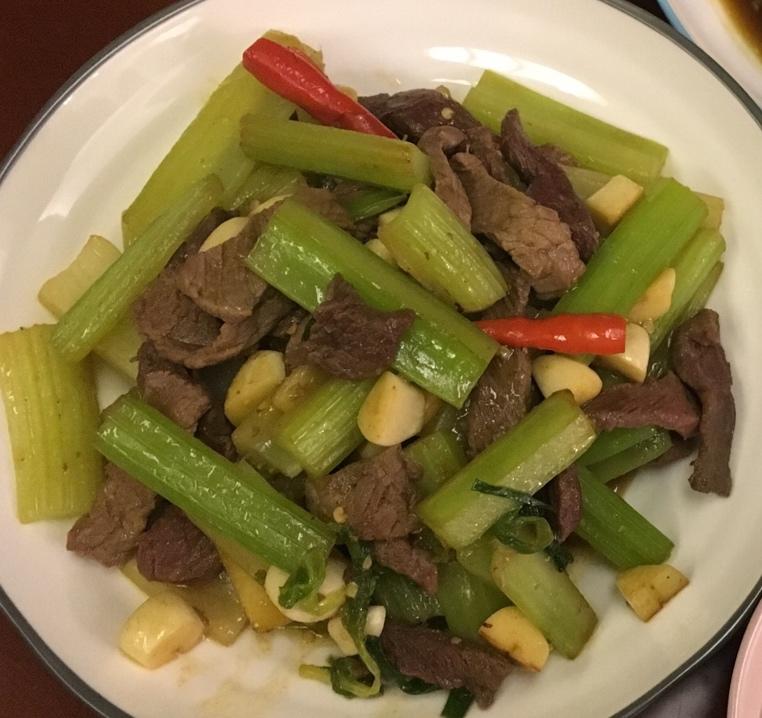 又嫩又入味的芹菜牛肉