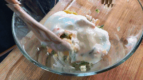 薯片牛油果大虾沙拉的做法 步骤3