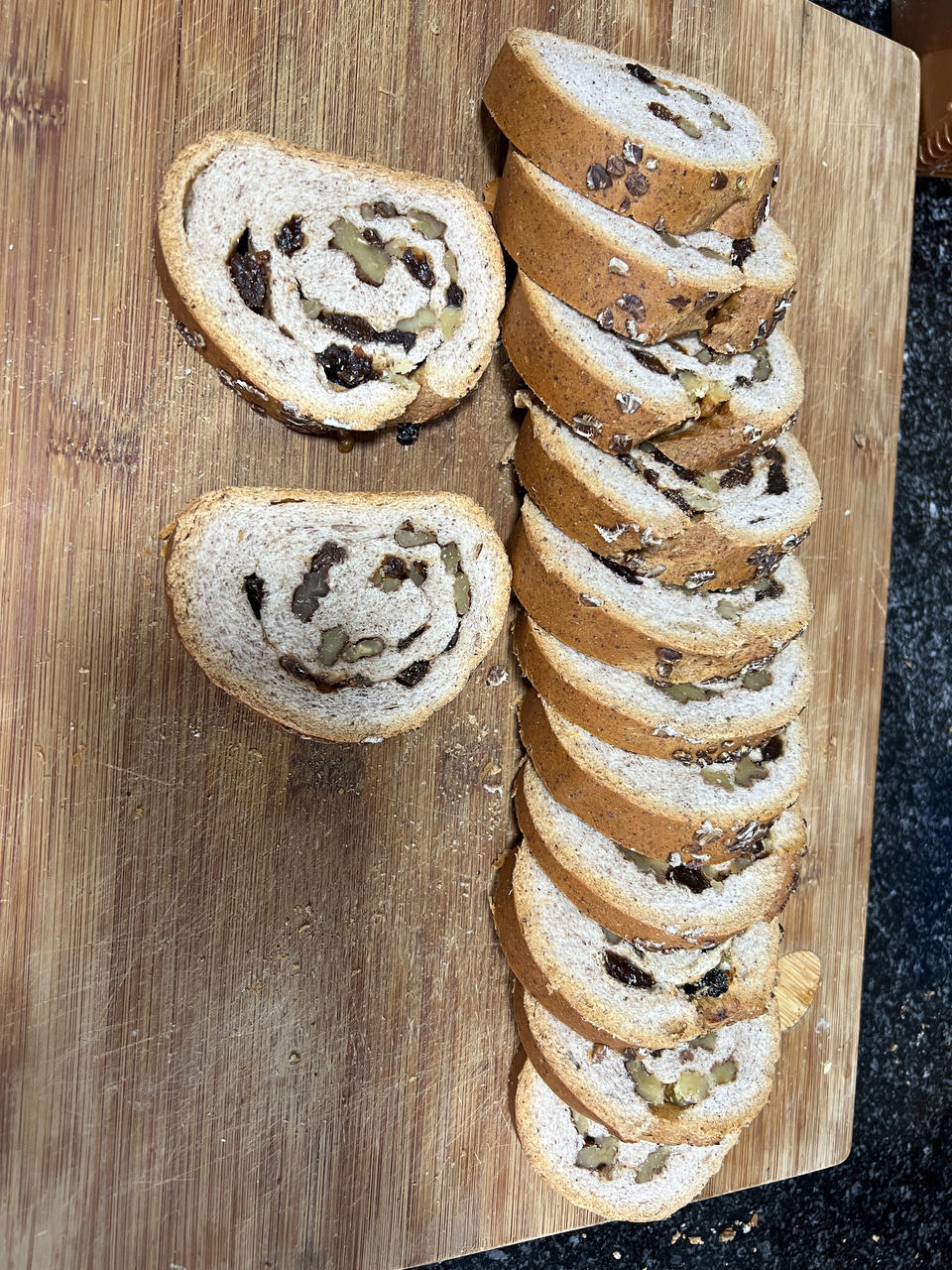 非一般的黑啤酵种俄罗斯果仁大列巴Nut Bread(一次发酵）
