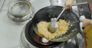 厨师长分享：“扬州炒饭”非家常做法，味道很赞的做法 步骤17