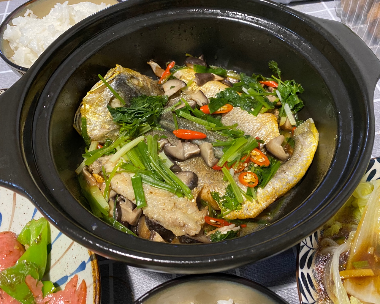 砂锅焗黄鱼的做法