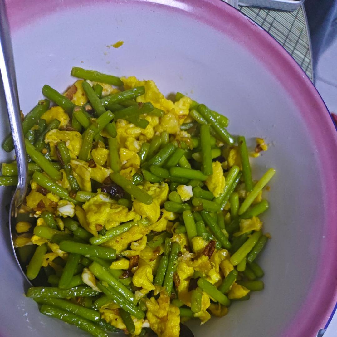 两分钟做好蒜苔炒鸡蛋