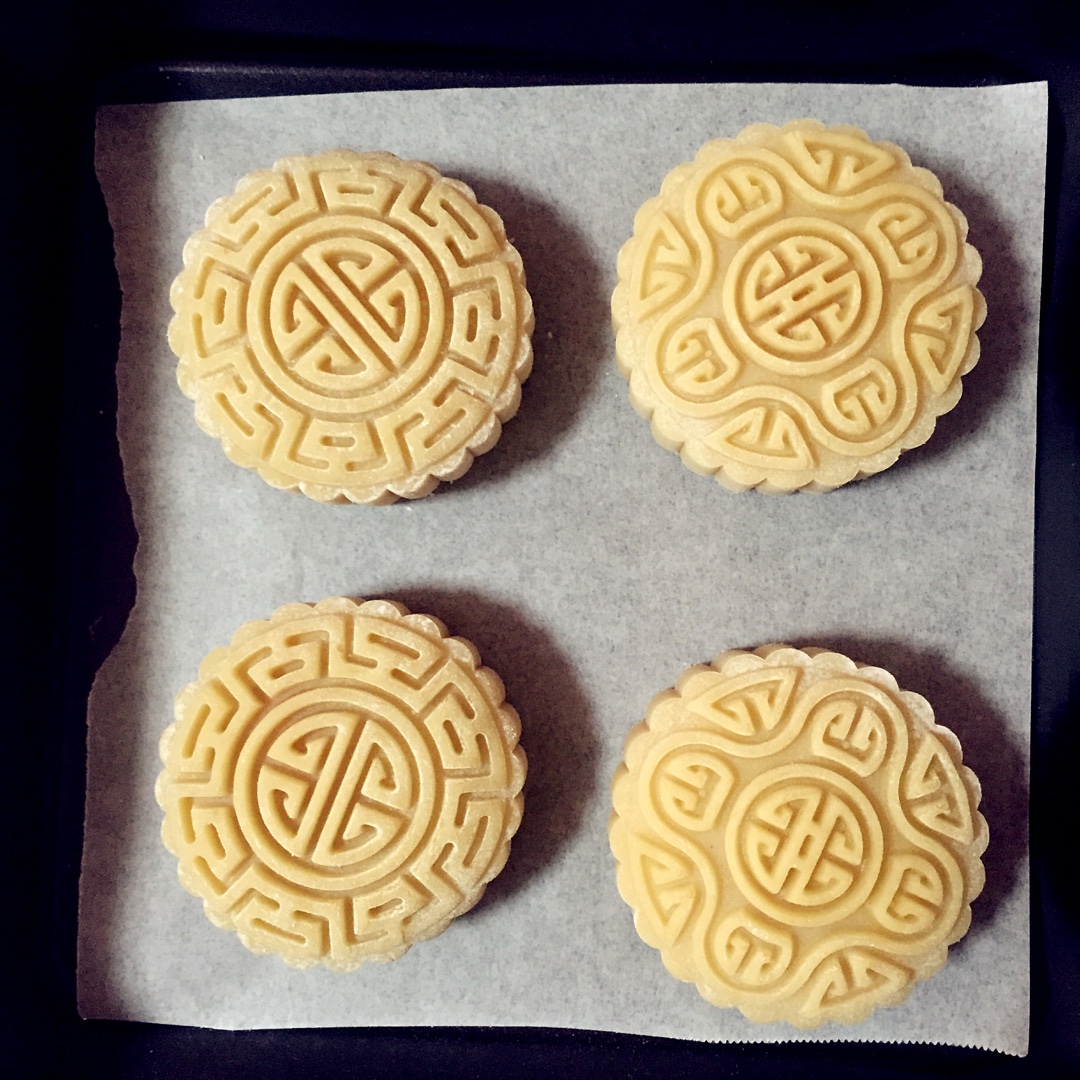 广式月饼—蛋黄莲蓉月饼