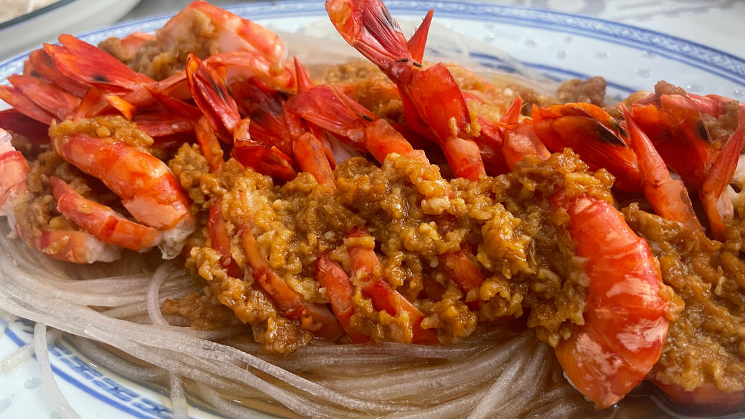 超简单又美味的蒜蓉蒸黑虎虾