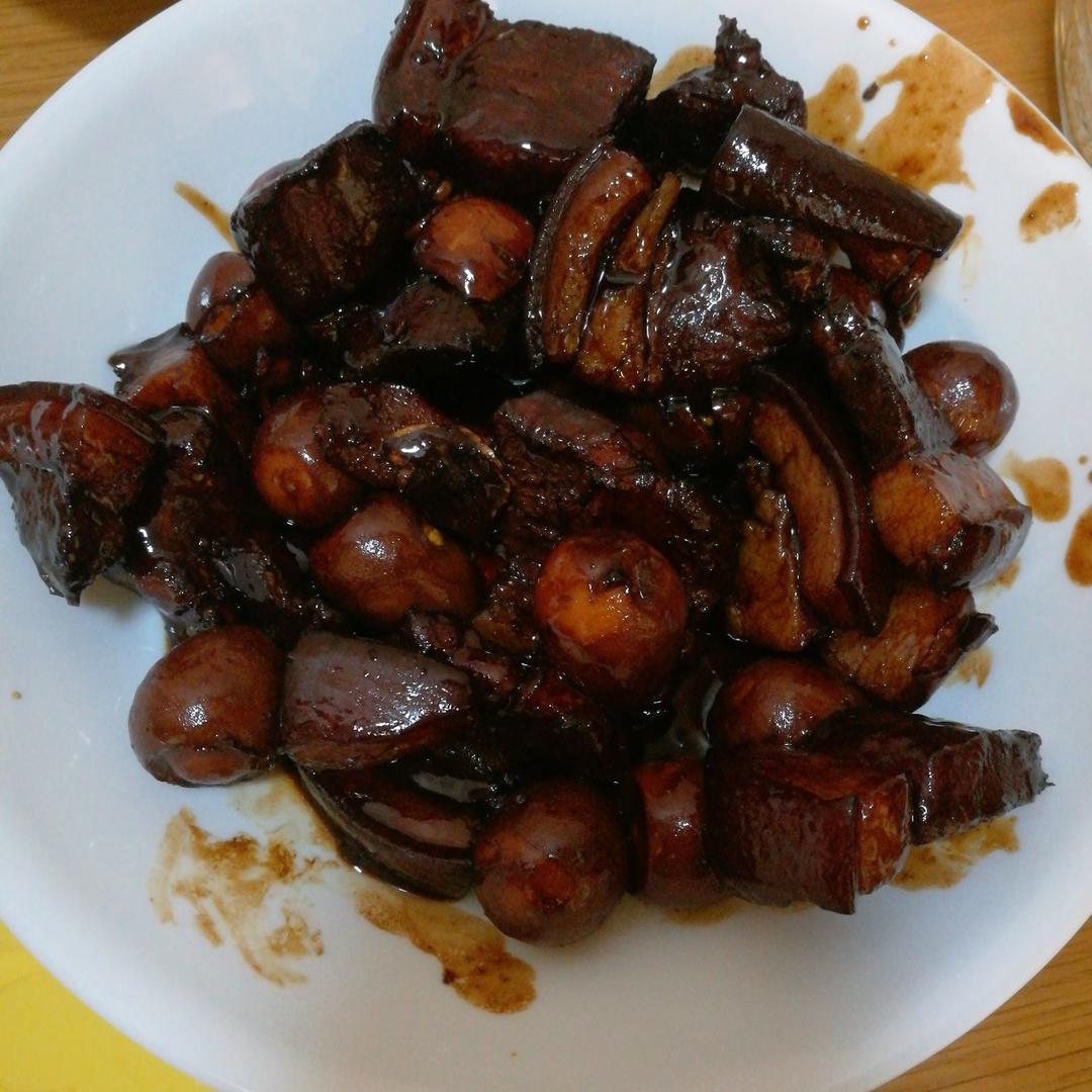 加了鹌鹑蛋后，这盘红烧肉，美味的逆天啦——鹌鹑蛋烧肉（孔瑶食谱）