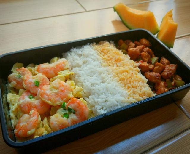 粤鲜配川辣,虾仁滑蛋&酱爆鸡丁便当,鲜滑香爽!的做法