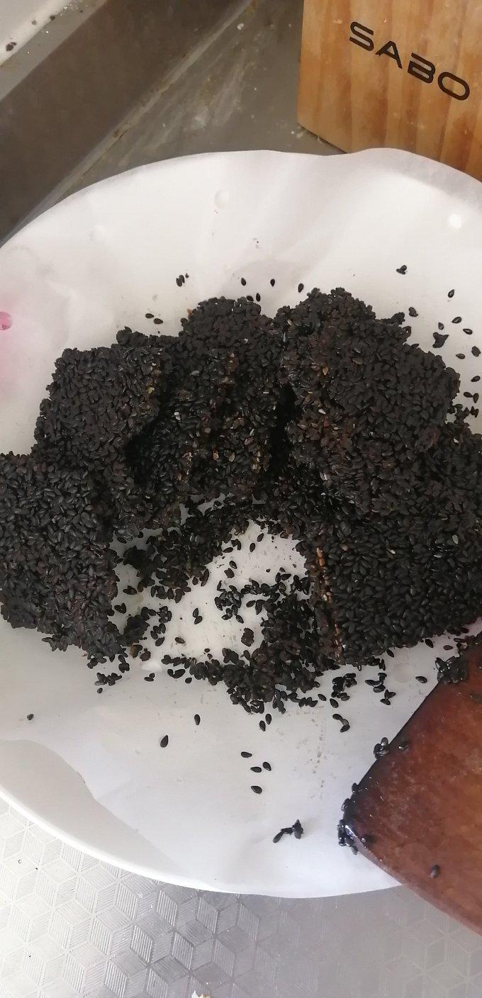 健康黑芝麻薄饼（仅需三步）