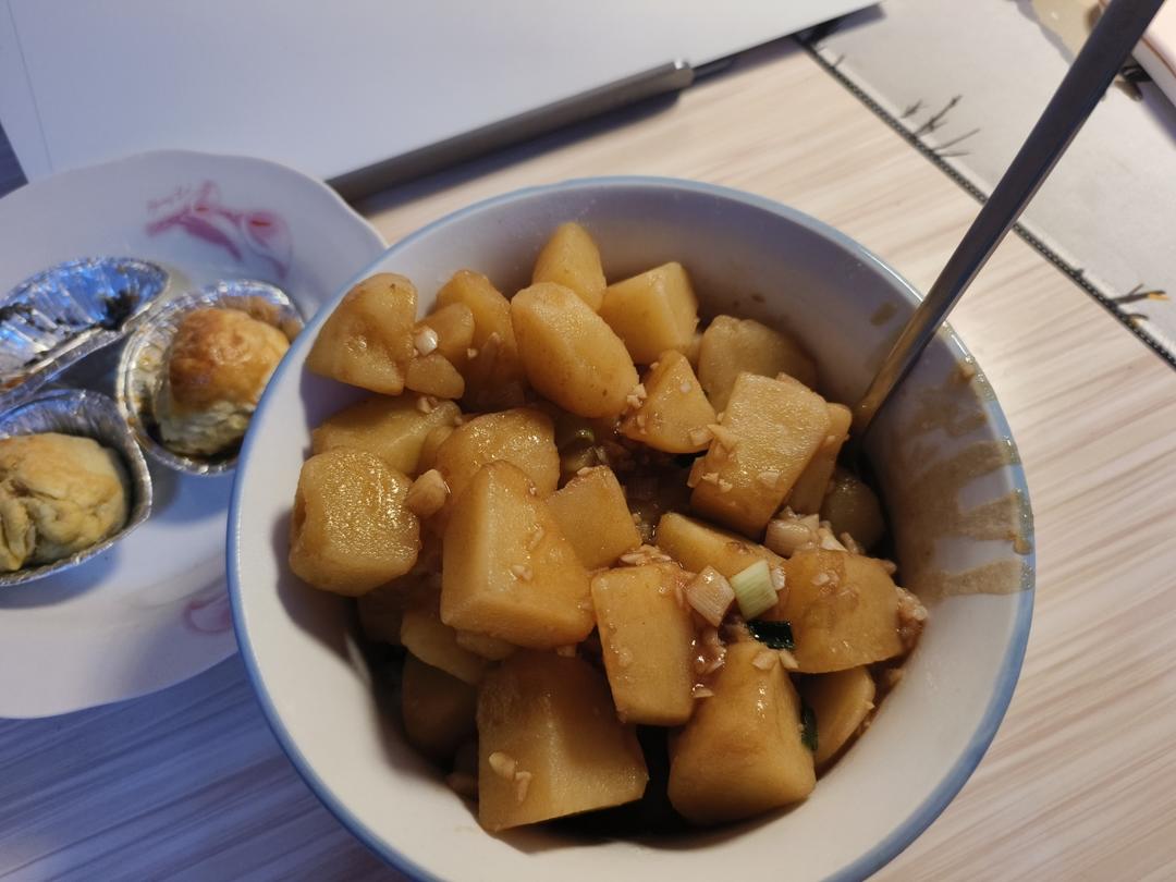 🔥巨下饭，软糯入味！比肉还好吃的红烧土豆