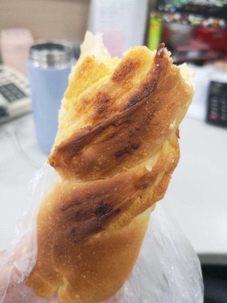 真的是人人都喜欢的奶酥辫子面包的～奶酥做法😄