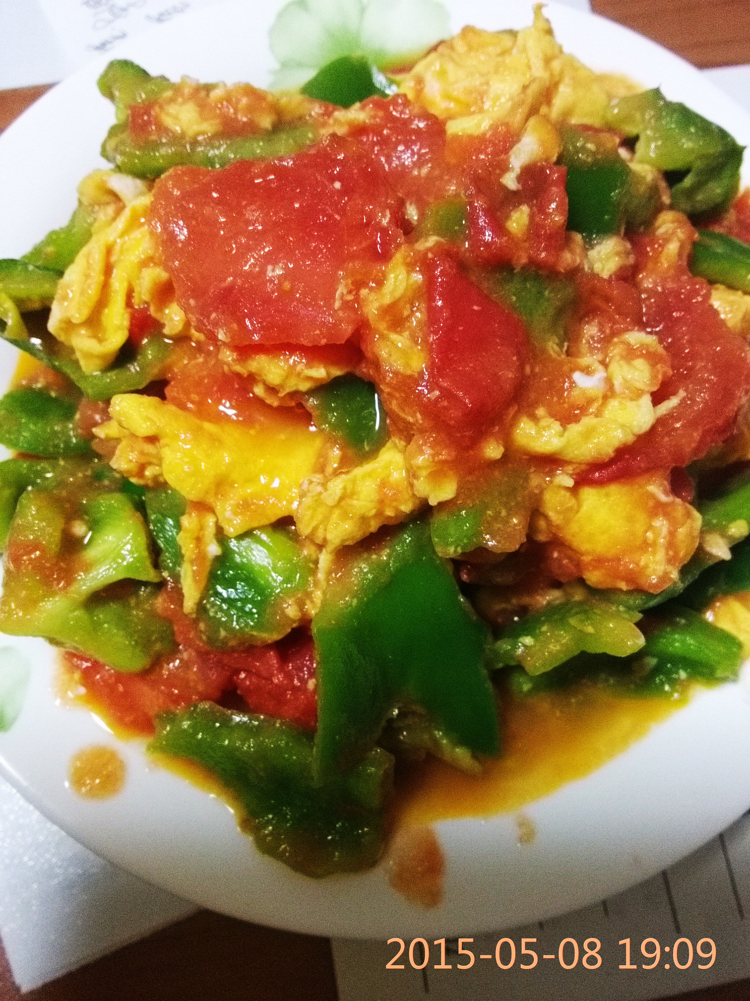 翌宏做的西红柿青椒炒鸡蛋