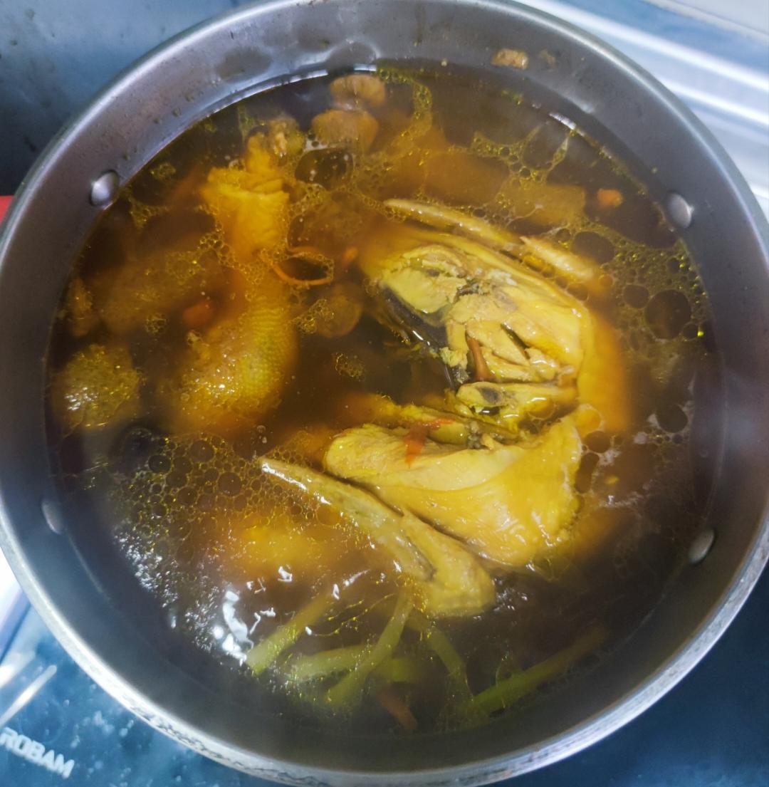 奶奶教的鲜香肥美香菇炖鸡汤